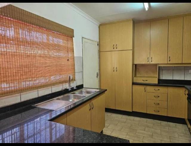 3 BEDROOM HOUSE FOR SALE IN ZAKARIYYA PARK